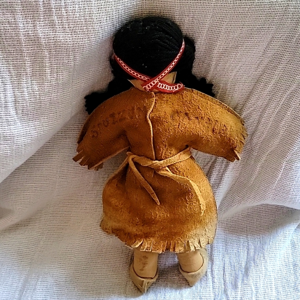 Spuzzum Indian Tourists Souvenir Doll - Picture 2 of 6